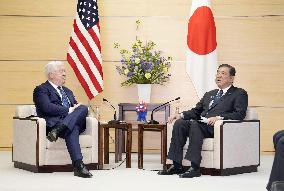 Japan PM Ishiba meets with new U.S. envoy Glass
