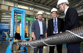 China First 2000 Meter Ultra Deep Sample Tube Production