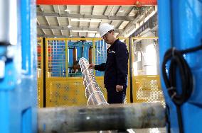 China First 2000 Meter Ultra Deep Sample Tube Production