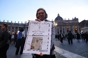Rosary Prayer for Pope Francis - Vatican