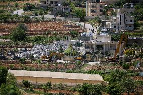 Israeli Forces Demolish Unauthorized Building - West Bank