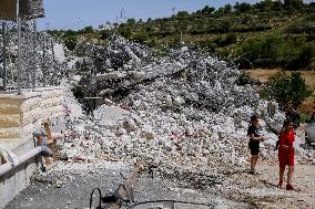 Israeli Forces Demolish Unauthorized Building - West Bank