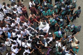 Conflict Between Students In Bangladesh
