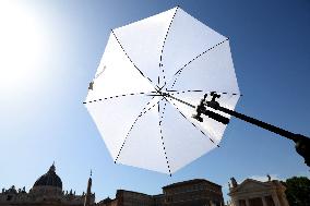 Second day since the death of pope francis