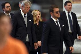 Giorgia Meloni si reca dal santo padre per l’omaggio insieme ai tanti fedeli.