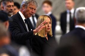 Roma, Morte di Papa Francesco -  Giorgia Meloni e il ministro Tajani in San Pietro per l’omaggio a Bergoglio insieme ai tanti fe