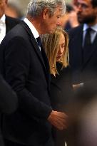 Roma, Morte di Papa Francesco -  Giorgia Meloni e il ministro Tajani in San Pietro per l’omaggio a Bergoglio insieme ai tanti fe