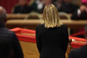 Roma, Morte di Papa Francesco -  Giorgia Meloni e e i ministri in San Pietro per l’omaggio a Bergoglio insieme ai tanti fedeli.
