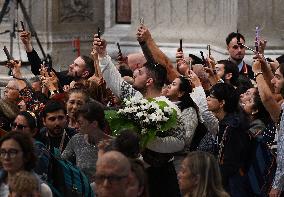 People Queue To pay Their RespectsTo Late Pope Francis - Vatican