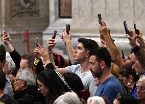 People Queue To pay Their RespectsTo Late Pope Francis - Vatican
