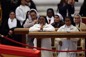 Morte di Papa Francesco Bergoglio, Migliaia di fedeli a san Pietro in Vaticano per rendere omaggio al corpo del Pontefice.
