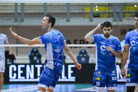 VOLLEY - Superlega Serie A - Playoff 5° Posto - Cisterna Volley vs Sonepar Padova 2-2.. (31-29, 22-25, 25-21, 24-26 ..)