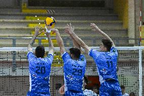 VOLLEY - Superlega Serie A - Playoff 5° Posto - Cisterna Volley vs Sonepar Padova 2-2.. (31-29, 22-25, 25-21, 24-26 ..)