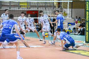 VOLLEY - Superlega Serie A - Playoff 5° Posto - Cisterna Volley vs Sonepar Padova 2-2.. (31-29, 22-25, 25-21, 24-26 ..)