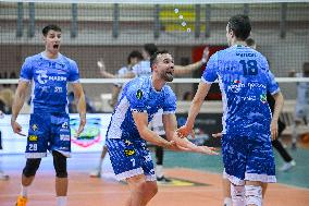 VOLLEY - Superlega Serie A - Playoff 5° Posto - Cisterna Volley vs Sonepar Padova 2-2.. (31-29, 22-25, 25-21, 24-26 ..)