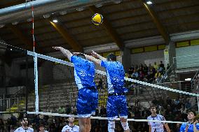 VOLLEY - Superlega Serie A - Playoff 5° Posto - Cisterna Volley vs Sonepar Padova 2-2.. (31-29, 22-25, 25-21, 24-26 ..)