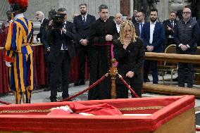 Giorgia Meloni Pays Her respect To Late Pope Francis - Vatican