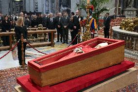 Giorgia Meloni Pays Her respect To Late Pope Francis - Vatican