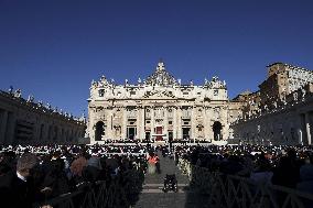 Faithful, Priests and Cardinals arrive for the Funeral of Pope Francis - Vatican