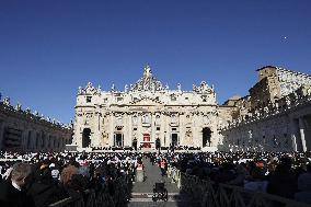 Faithful, Priests and Cardinals arrive for the Funeral of Pope Francis - Vatican