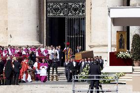 Faithful, Priests and Cardinals arrive for the Funeral of Pope Francis - Vatican