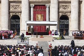 Faithful, Priests and Cardinals arrive for the Funeral of Pope Francis - Vatican