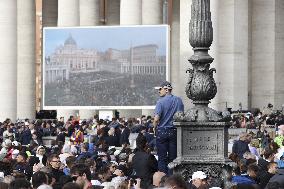 Faithful, Priests and Cardinals arrive for the Funeral of Pope Francis - Vatican