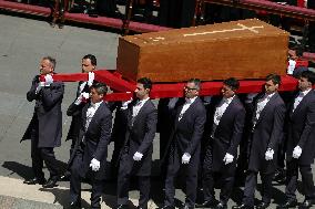 World Leaders During The Passage Of The Coffin Of Pope Francis - Vatican