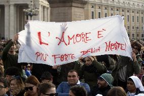 Faithful Faces At The Funeral Of Pope Francis - Vatican