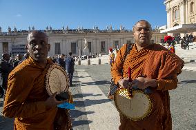 Faithful Faces At The Funeral Of Pope Francis - Vatican