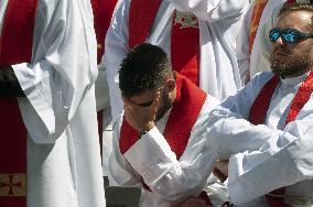Faithful Faces At The Funeral Of Pope Francis - Vatican