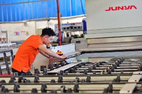 Glass Products Manufacturing in Qingzhou