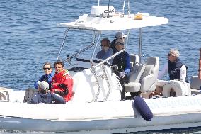 King Juan Carlos and Infanta Elena enjoy a new day of regattas