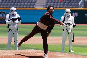 Diego Luna At Mexican Baseball League - Mexico