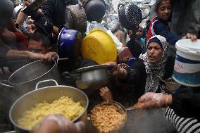 Food Distribution in Beit Lahia - Gaza