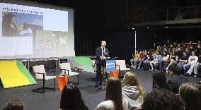 Nagasaki mayor speaks at U.N. school