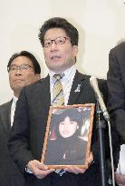Head of abductee families group departs for Washington