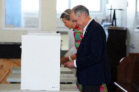 Mark Carney Votes in Ottawa with Wife - Ottawa