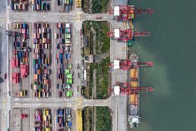 China Total Import And Export of Services Increases in Q1 2025