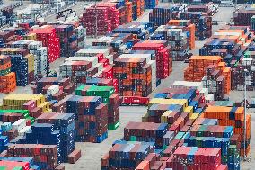 China Total Import And Export of Services Increases in Q1 2025