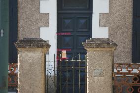 Woman Injured Husband Found Dead Throat Slit - Nantes