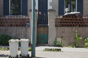 Woman Injured Husband Found Dead Throat Slit - Nantes