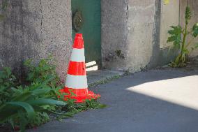 Woman Injured Husband Found Dead Throat Slit - Nantes