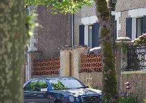 Woman Injured Husband Found Dead Throat Slit - Nantes