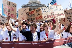 Protest Against Garot Law on Medical Deserts - Paris