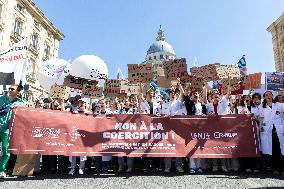 Protest Against Garot Law on Medical Deserts - Paris