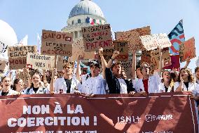 Protest Against Garot Law on Medical Deserts - Paris