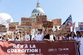 Protest Against Garot Law on Medical Deserts - Paris