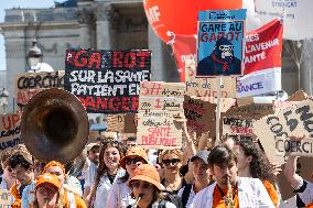 Protest Against Garot Law on Medical Deserts - Paris