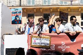 Protest Against Garot Law on Medical Deserts - Paris